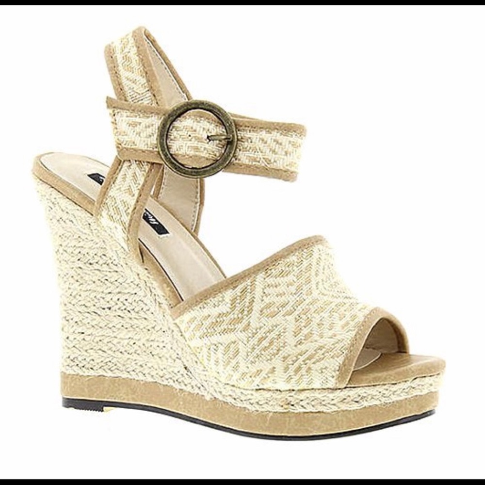 Women’s Sz 8.5 Michael Antonio Wedges